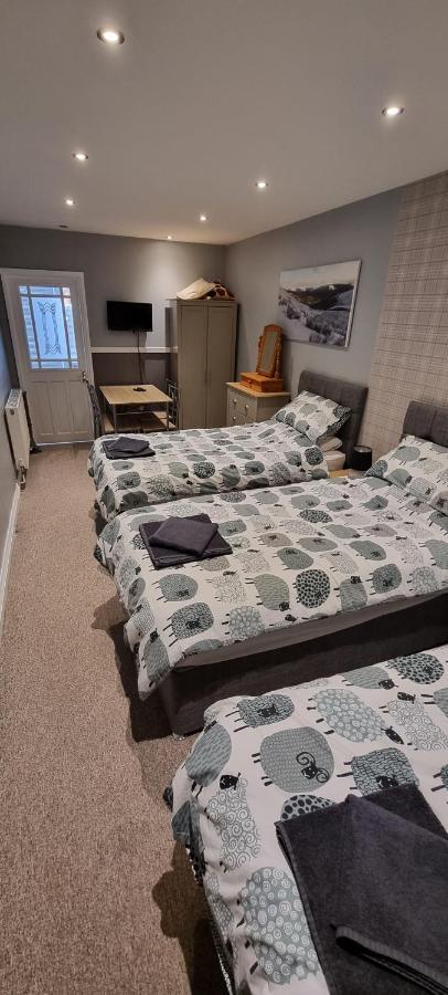 The Studio At Emtb&B Cymmer Екстериор снимка